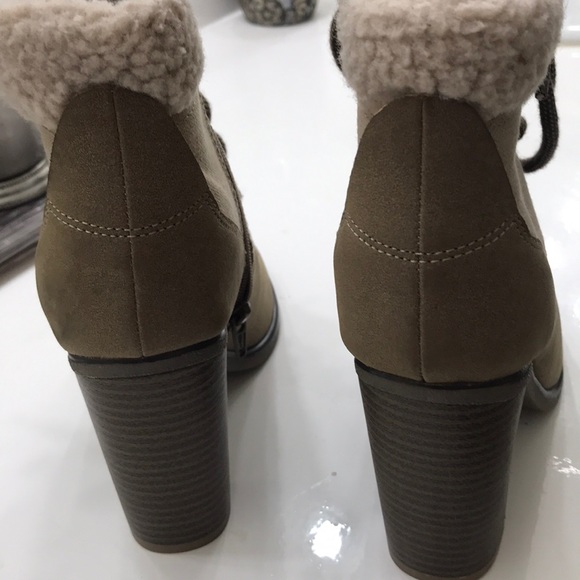 Boots - Picture 5 of 6